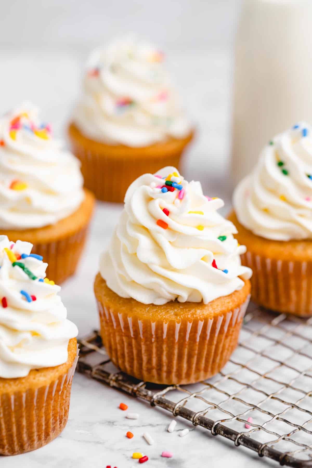 Classic Vanilla Cupcakes